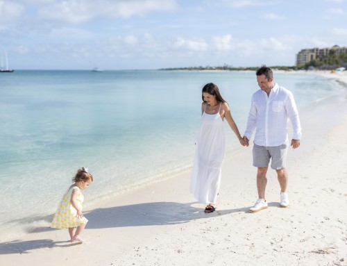 “Morning Bliss: Family Portraits at Marriott Surf Club, Aruba Beach”